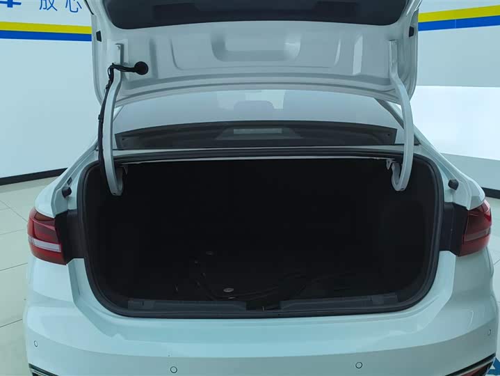 Фото 4 - Volkswagen Lavida