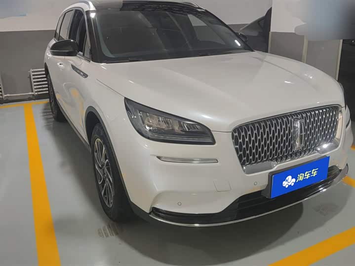 Фото 2 - Lincoln Corsair