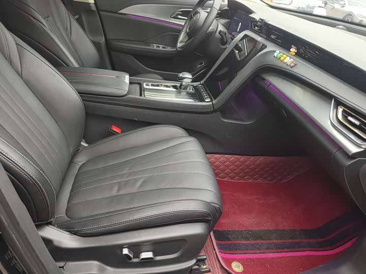 Фото 8 - Hongqi H5