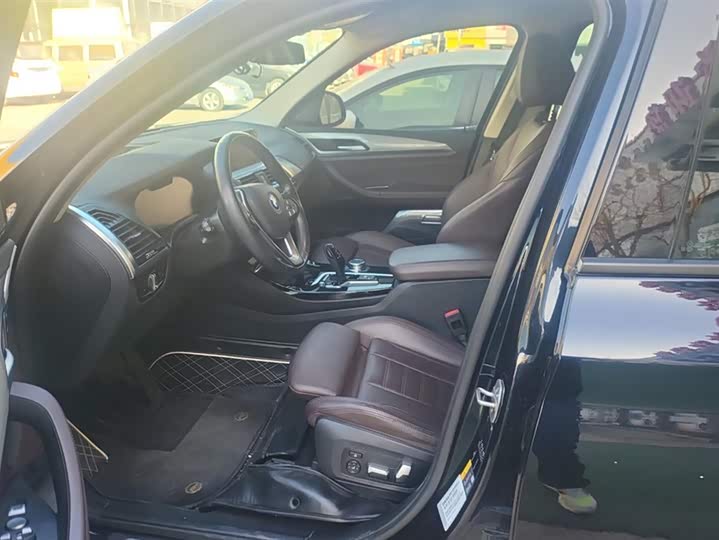 Фото 9 - BMW iX3