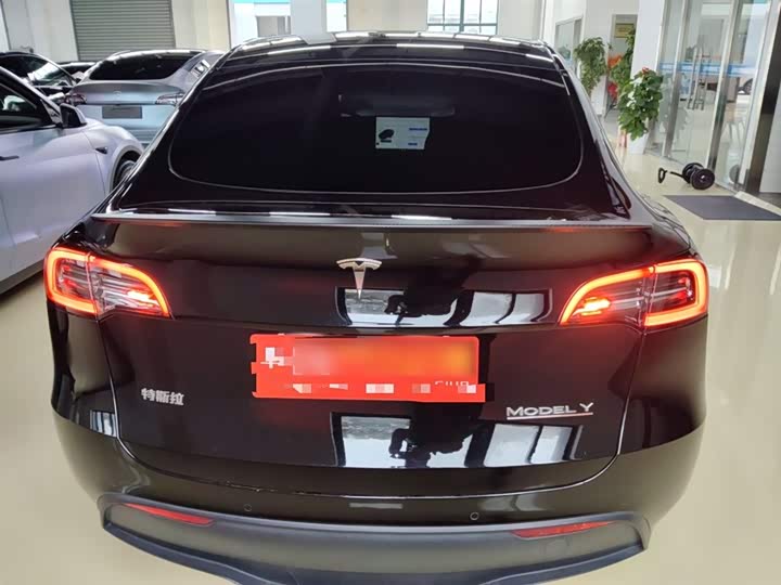 Фото 6 - Tesla Model Y