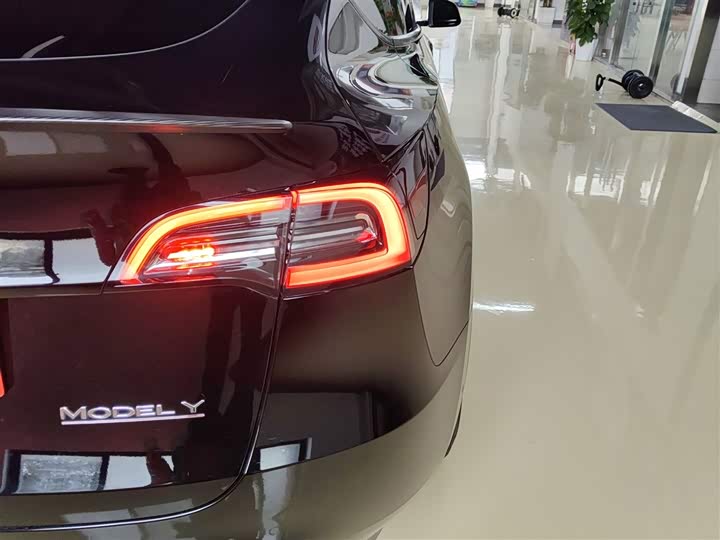 Фото 8 - Tesla Model Y