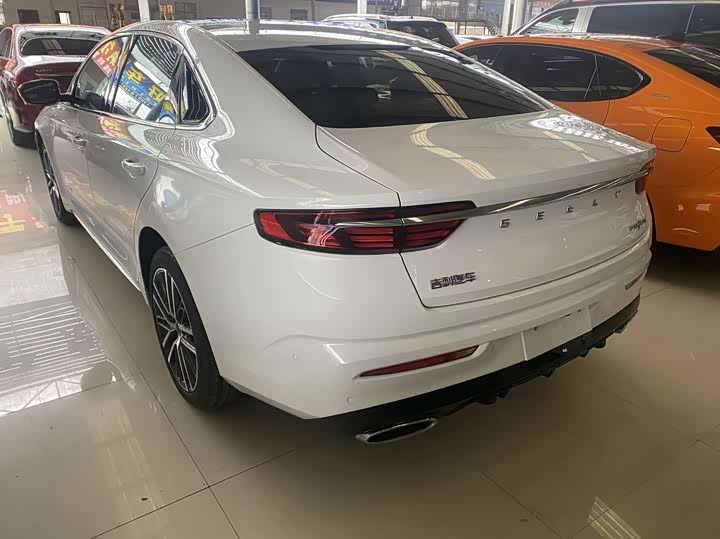 Фото 8 - Geely Preface