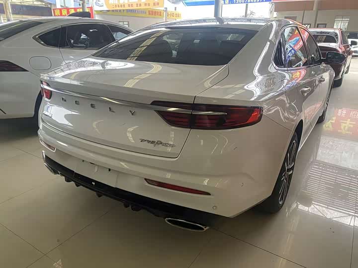 Фото 9 - Geely Preface