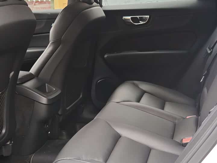 Фото 6 - Volvo XC60