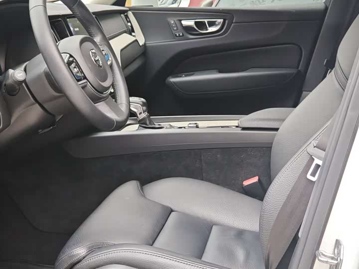 Фото 7 - Volvo XC60