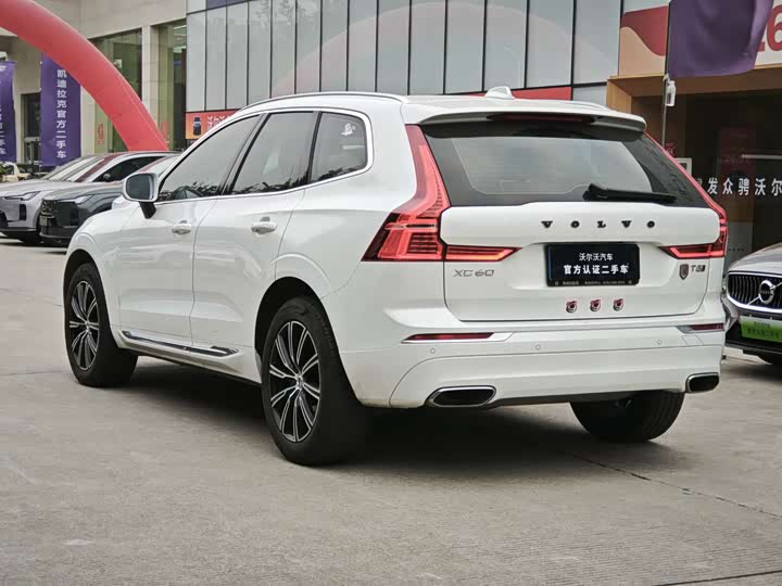 Фото 8 - Volvo XC60