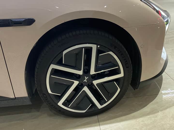 Фото 8 - XPeng Mona M03