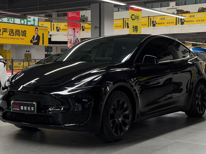 Фото 1 - Tesla Model Y