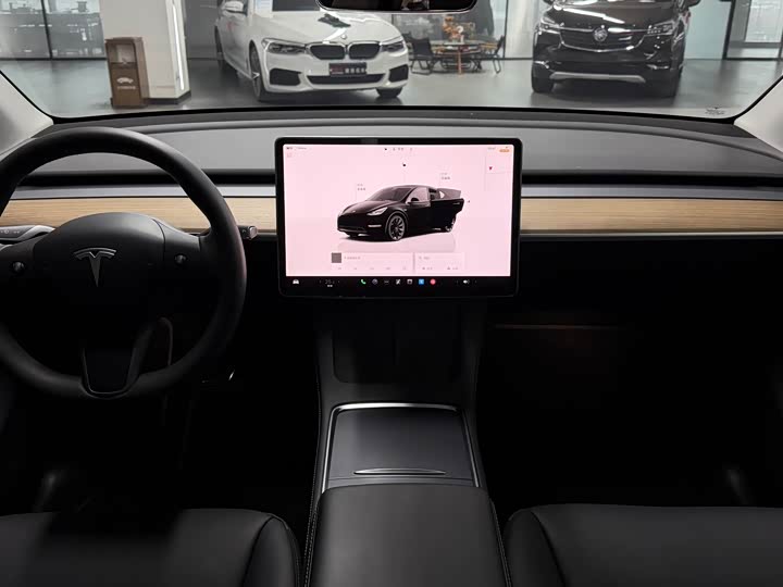 Фото 6 - Tesla Model Y