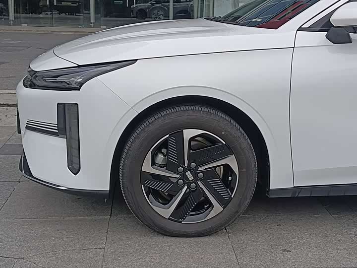 Фото 4 - Geely Galaxy L6