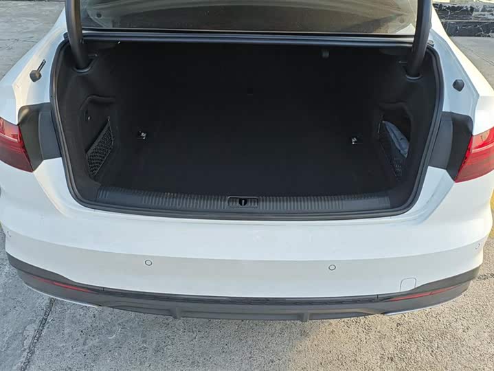 Фото 4 - Audi A4L