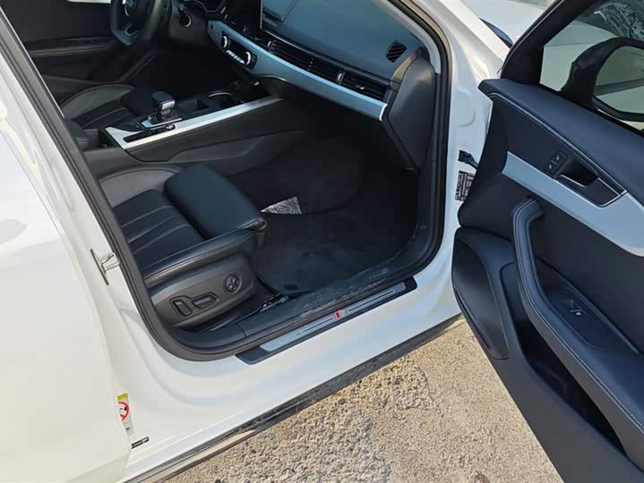 Фото 8 - Audi A4L