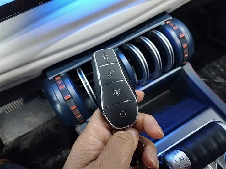 Фото 9 - BYD Yuan Plus