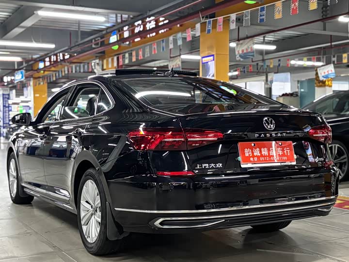 Фото 2 - Volkswagen Passat