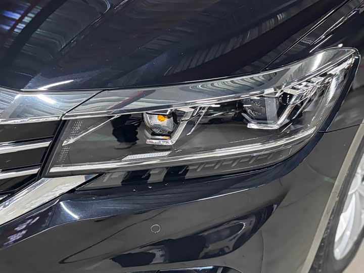 Фото 8 - Volkswagen Passat