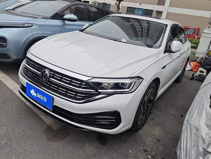 Фото 1 - Volkswagen Sagitar L