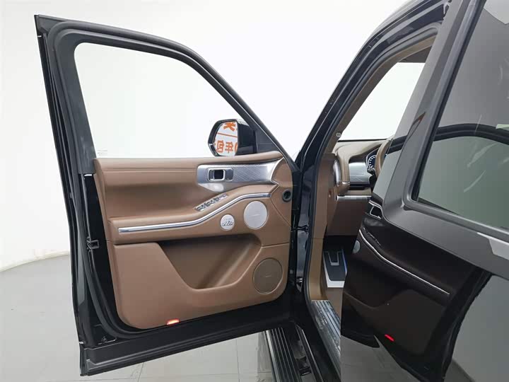 Фото 8 - Tank 700 Hybrid