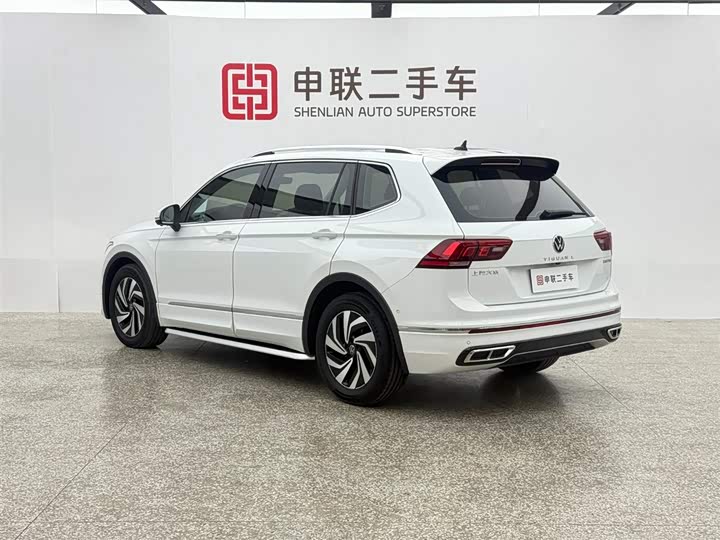 Фото 2 - Volkswagen Tiguan L Pro