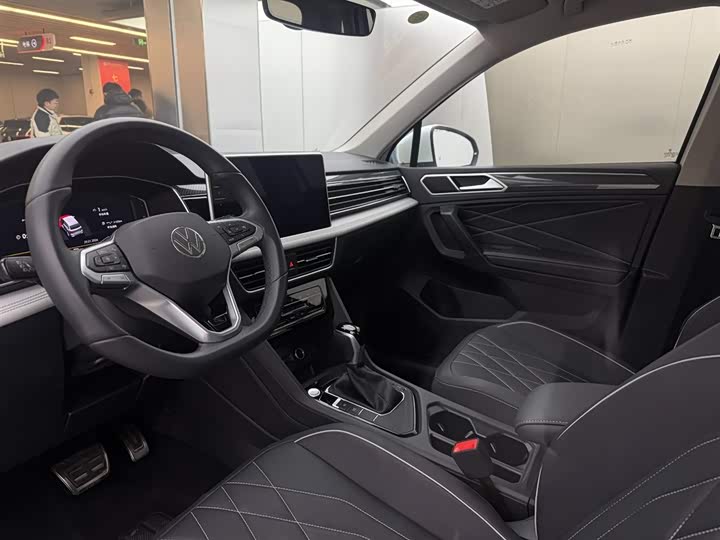 Фото 6 - Volkswagen Tiguan L Pro