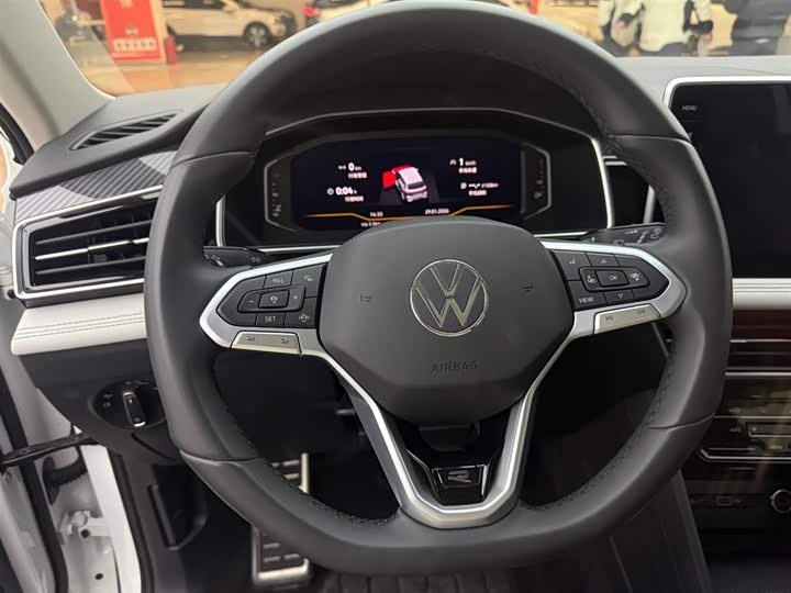 Фото 7 - Volkswagen Tiguan L Pro