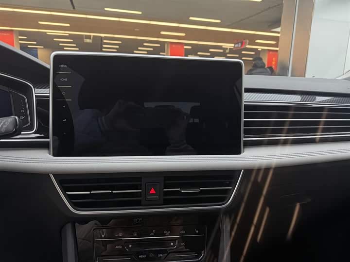 Фото 8 - Volkswagen Tiguan L Pro