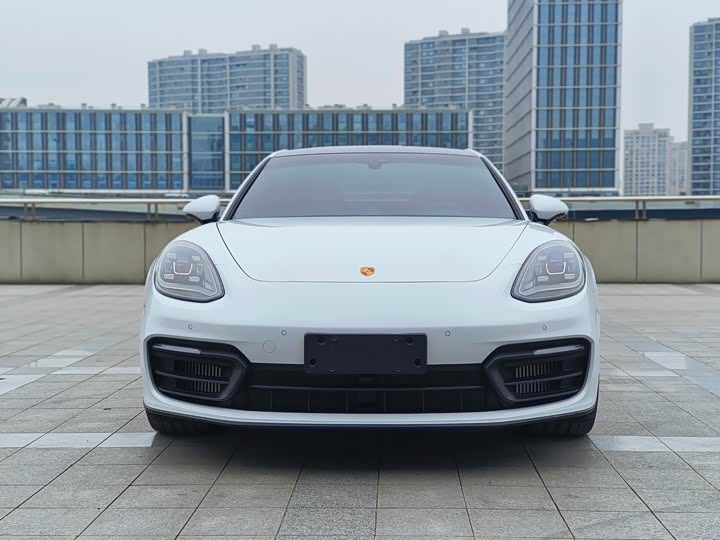 Фото 1 - Porsche Panamera