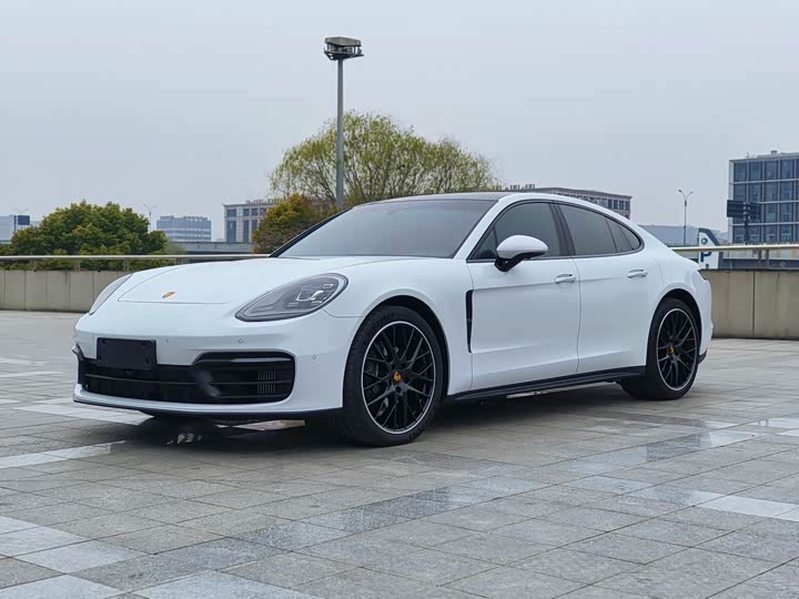 Фото 2 - Porsche Panamera