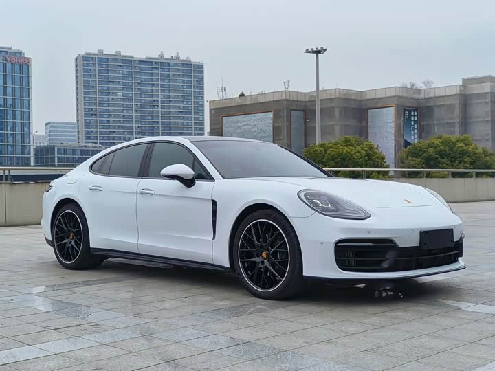 Фото 3 - Porsche Panamera