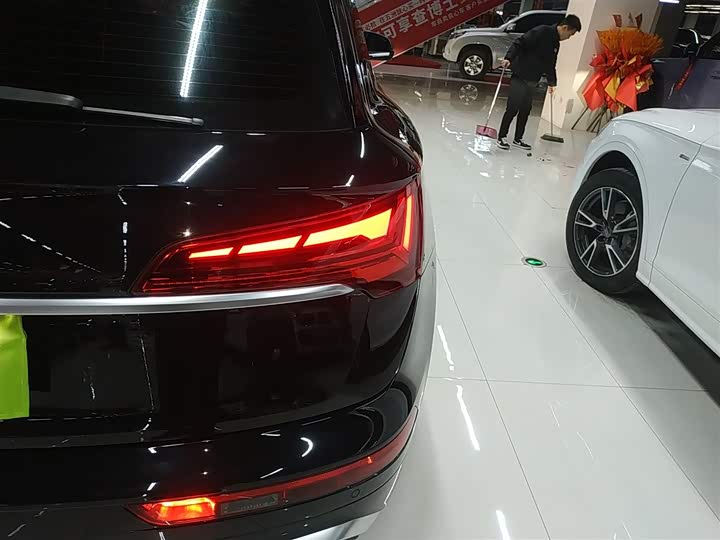 Фото 8 - Audi Q5L