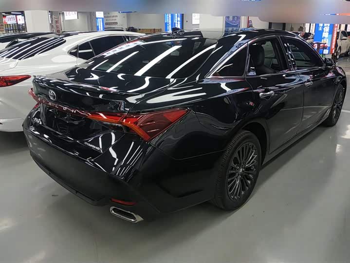 Фото 3 - Toyota Avalon