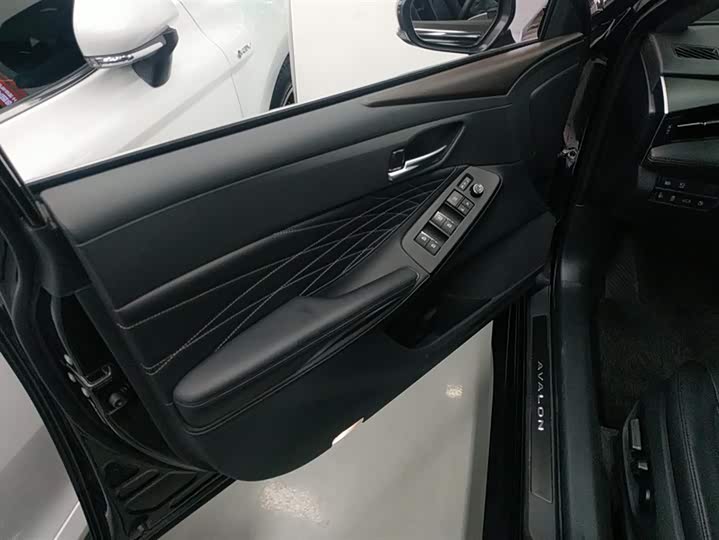 Фото 7 - Toyota Avalon