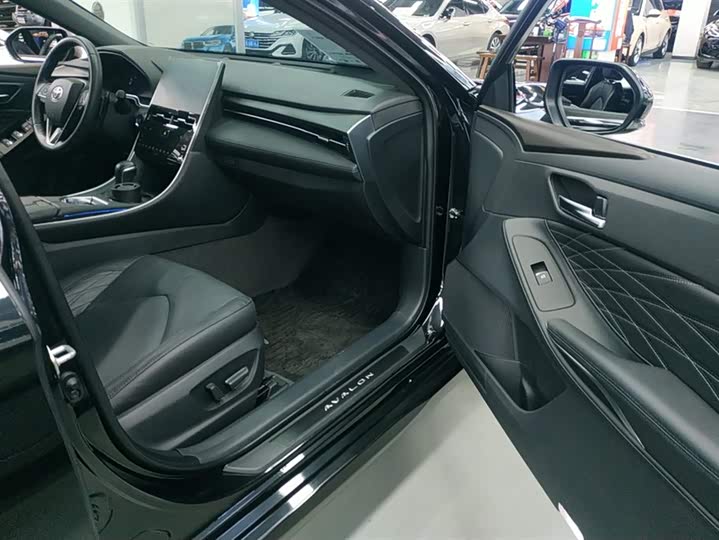 Фото 8 - Toyota Avalon