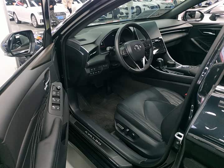 Фото 9 - Toyota Avalon