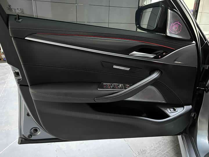 Фото 5 - BMW 5 Series