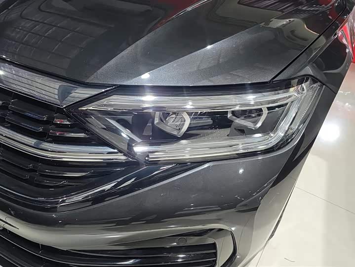 Фото 5 - Volkswagen Sagitar L