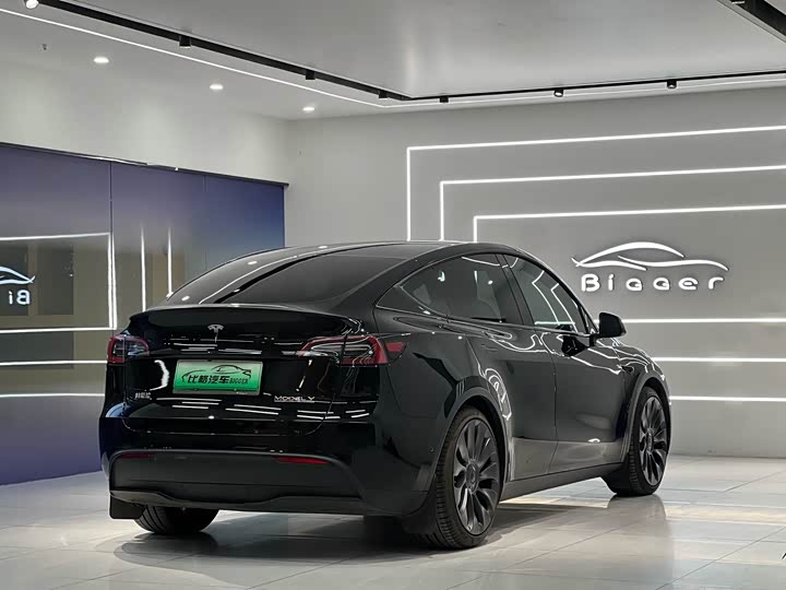 Фото 6 - Tesla Model Y