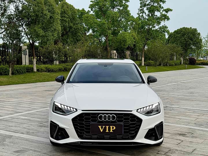 Фото 2 - Audi A4L