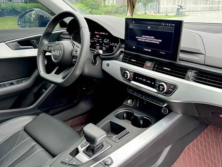 Фото 8 - Audi A4L