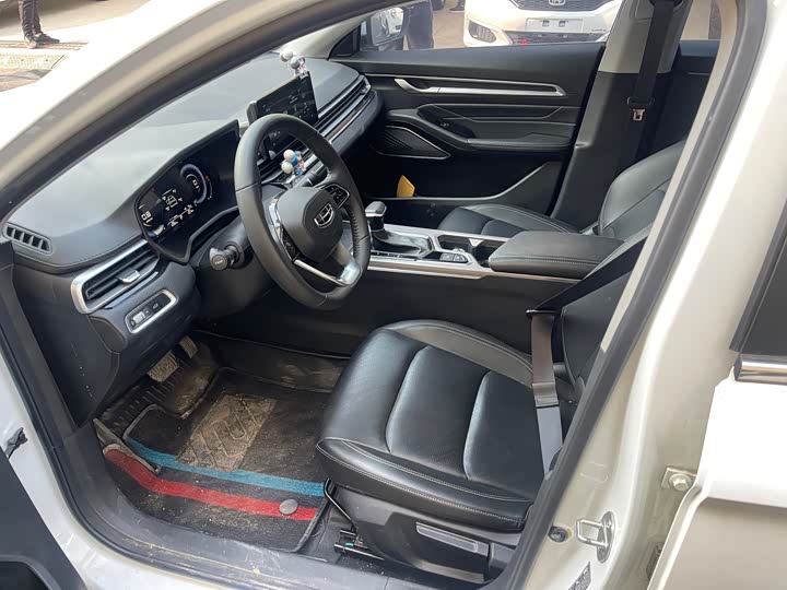 Фото 4 - Geely Emgrand