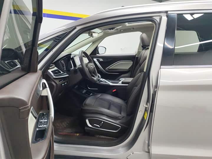 Фото 9 - Geely Jiaji