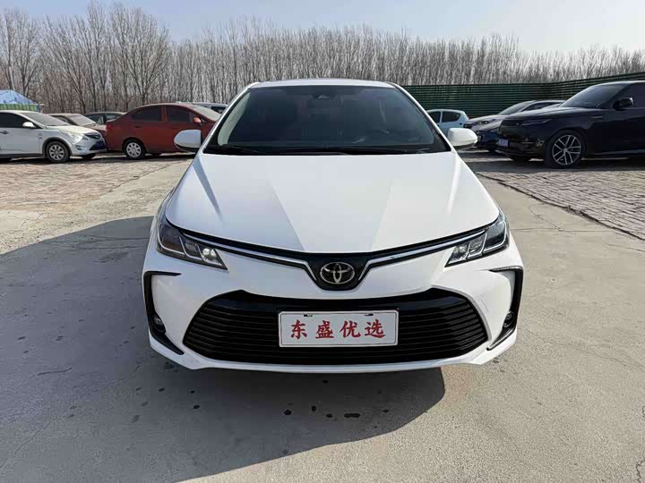 Фото 2 - Toyota Corolla