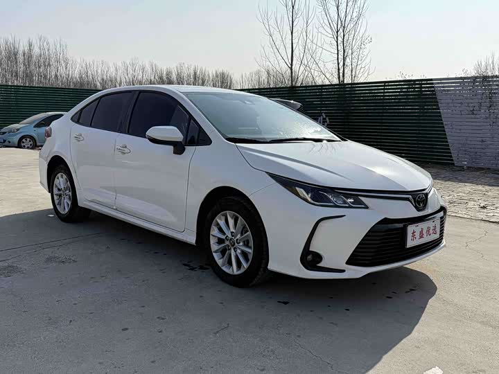 Фото 3 - Toyota Corolla