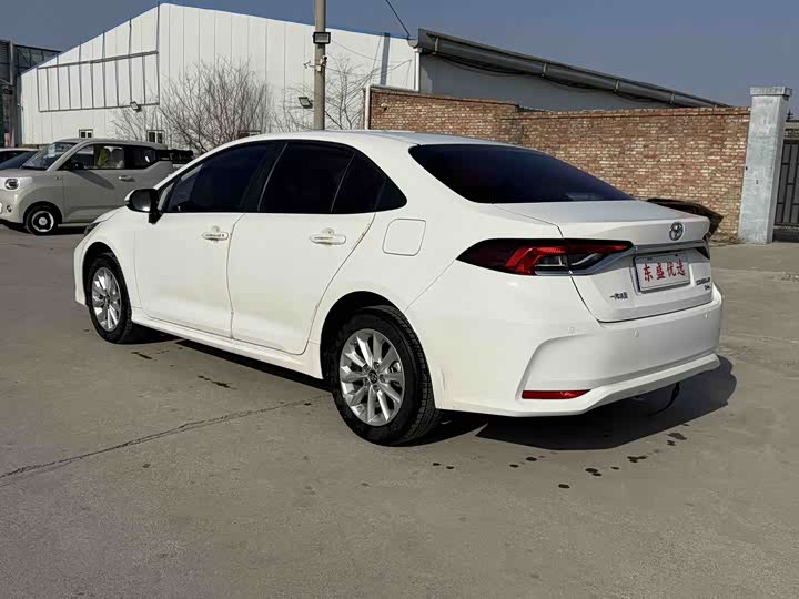 Фото 4 - Toyota Corolla