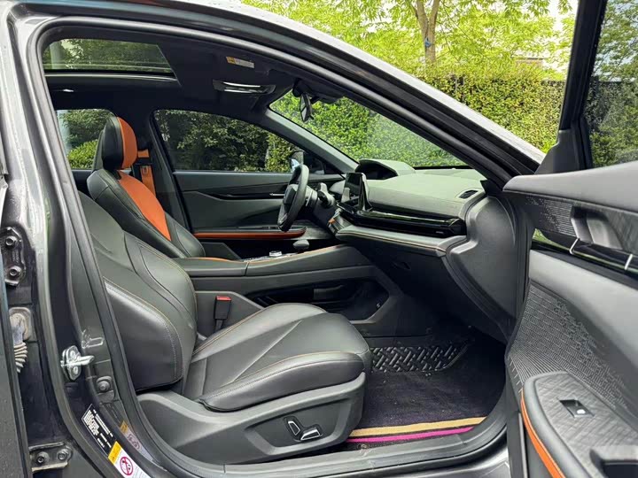 Фото 8 - Changan UNI-V