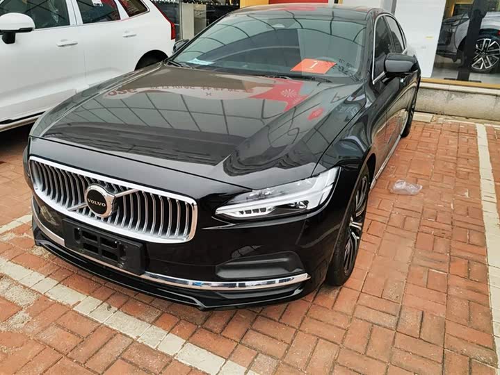 Фото 1 - Volvo S90