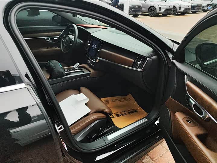 Фото 8 - Volvo S90