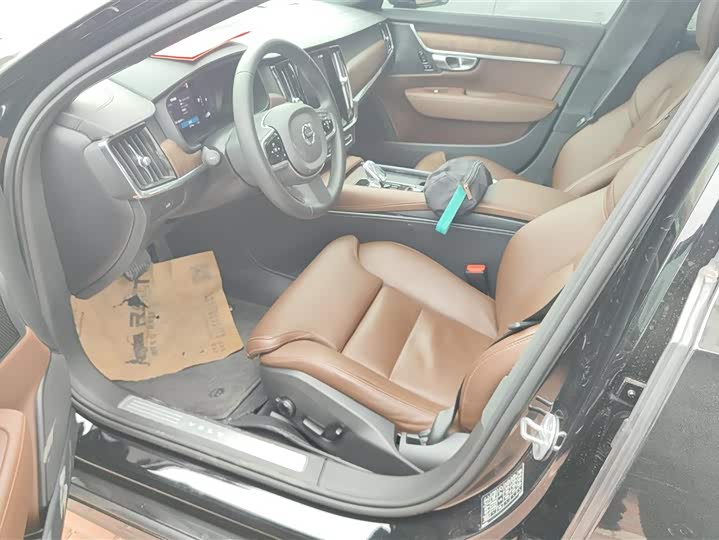 Фото 9 - Volvo S90