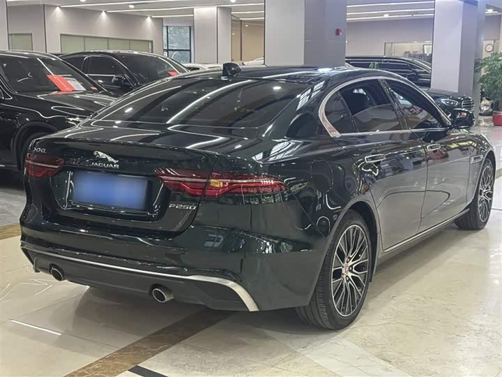 Фото 6 - Jaguar XE L