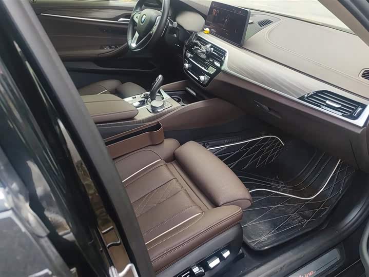 Фото 8 - BMW 5 Series